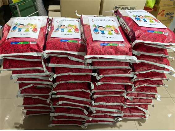 원주 제일성결교회(목사, 이명주)는 2일 설 명절을 맞아 지역 저소득층을 위한 사랑의 쌀(10kg) 50포를 원인동 행정복지센터(동장 박옥경)에 전달했다.