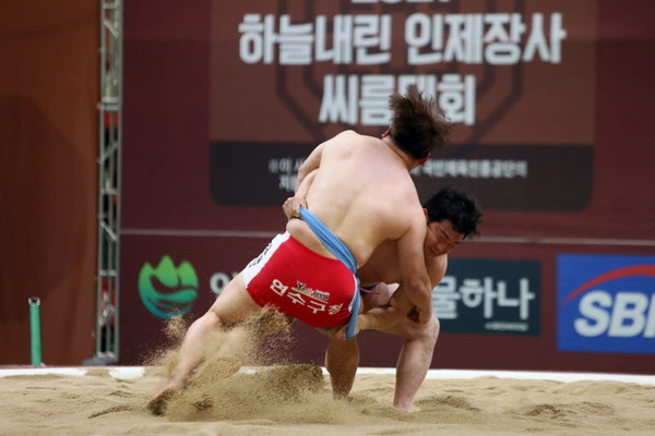 2021 위더스제약 하늘내린 인제장사씨름대회 폐막 < 포토 < 기사본문 - 강원신문