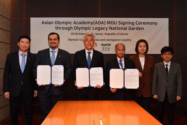 정선군은 20일, 아시아올림픽평의회(OCA)와 OCA의 아시아올림픽아카데미(AOA) 설립을 올림픽국가정원을 통해 추진하고자 양 기관이 공동의 협력체계를 구축하기로 하고 협약(MOU)을 체결했다.