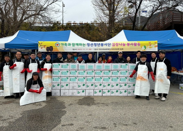 정선청년봉사단(회장 이경민)은 지난 11일 60명의 회원 및 가족과 함께 어려운 소외계층에 김장김치를 전달했다.