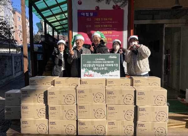킨더퍼페츠는 26일, 동원주지역아동센터에서 초록우산 강원지역본부에 3천 만 원 상당 아동용품 1,600개를 후원하였다.
