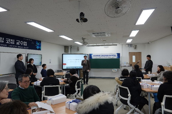 강원대학교 교양교육원은 31일, 춘천캠퍼스 60주년 기념관에서 '기초교양 강사 워크숍 및 우수강사 시상식'을 개최했다.