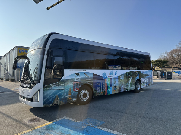 삼척시가 지난 2월 1일부터 삼척 해양레일바이크에서 제2, 3호 수소전기버스 운행을 시작했다.