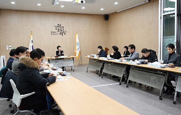 강원문화재단은 지난 21일, 2024년 제1차 임시이사회를 개최하며 선임직 이사 및 감사를 임명했다.