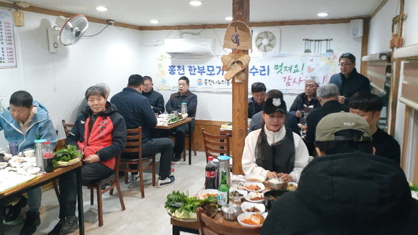 홍천의 홍천나누미봉사단은 지난 2일, 한 음식점에서 20명이 참석한 가운데 '2024년 제7차 정기총회'를 개최했다. 