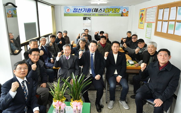 정선군바둑협회(회장 이광호)에서는 7일 정선군재향군인회 3층에서 정선 기원 개원식을 개최했다.