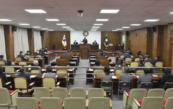 동해시의회는 22일, 제338회 임시회 제1차 본회의를 개의하고 의정활동에 돌입했다.