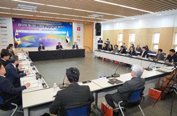 춘천시는 22일 오후 2시, 강원특별자치도 교육청 대회의실에서 열리는 협약형 특성화 고교 육성 업무 협약를 체결했다.