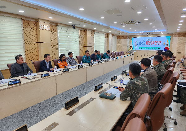 홍천군은 26일, 홍천군청 행정상황실에서 2024년 1/4분기 통합방위협의회를 개최했다.